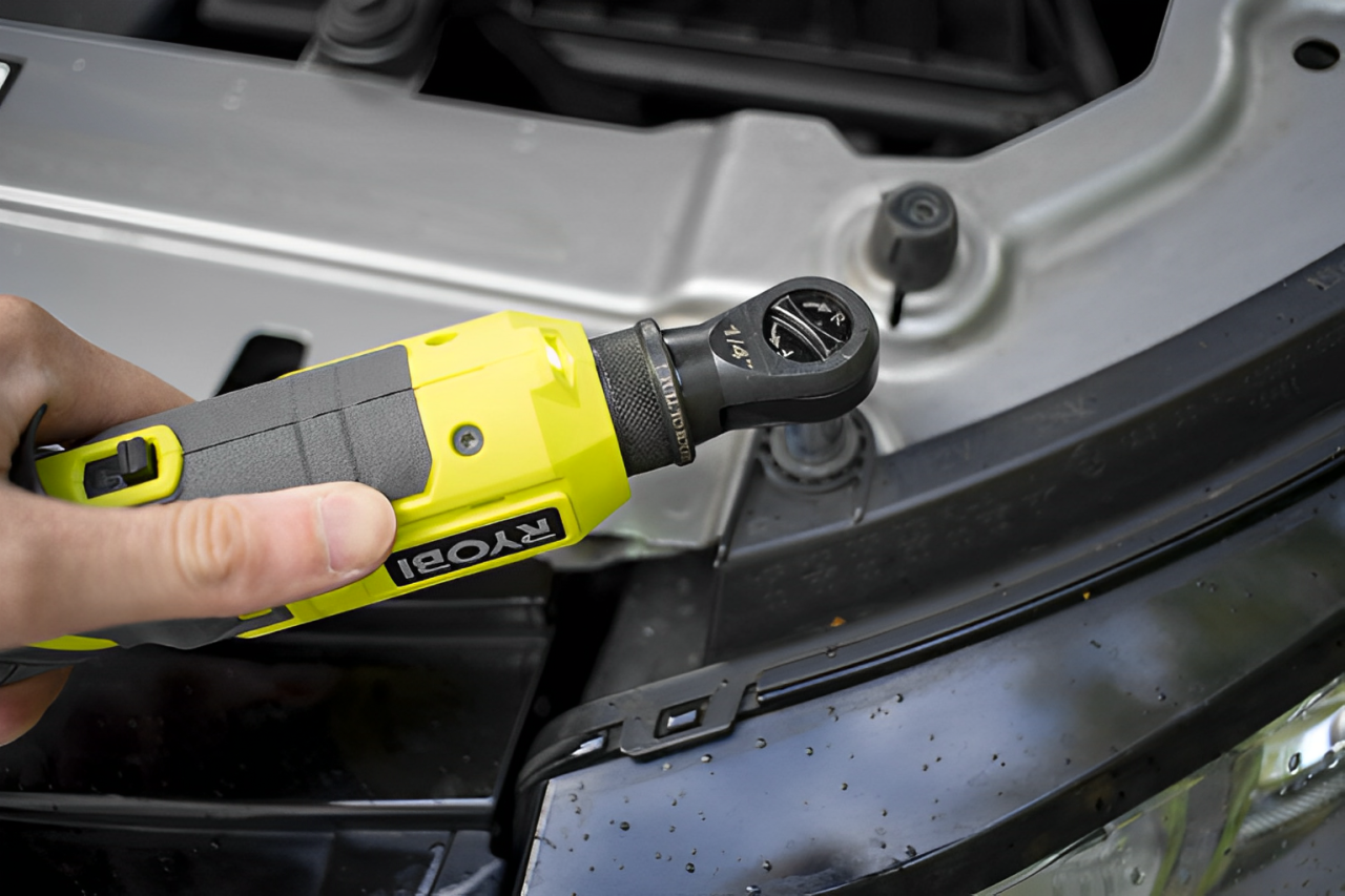 Аккумуляторная трещотка: удобный инструмент для мастера